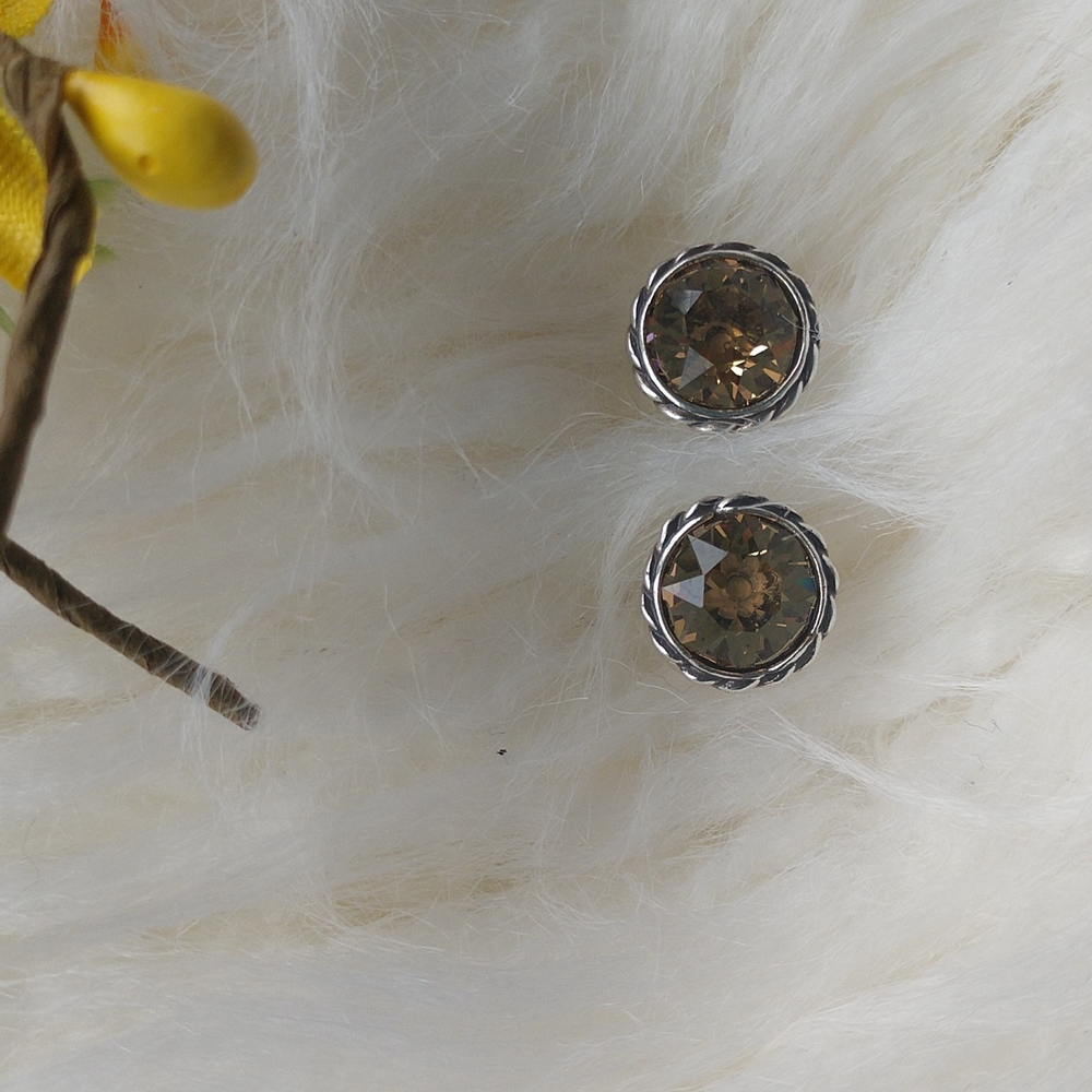 New Brighton Vintage  Earrings With hearts on the sides - Picture 3 of 5